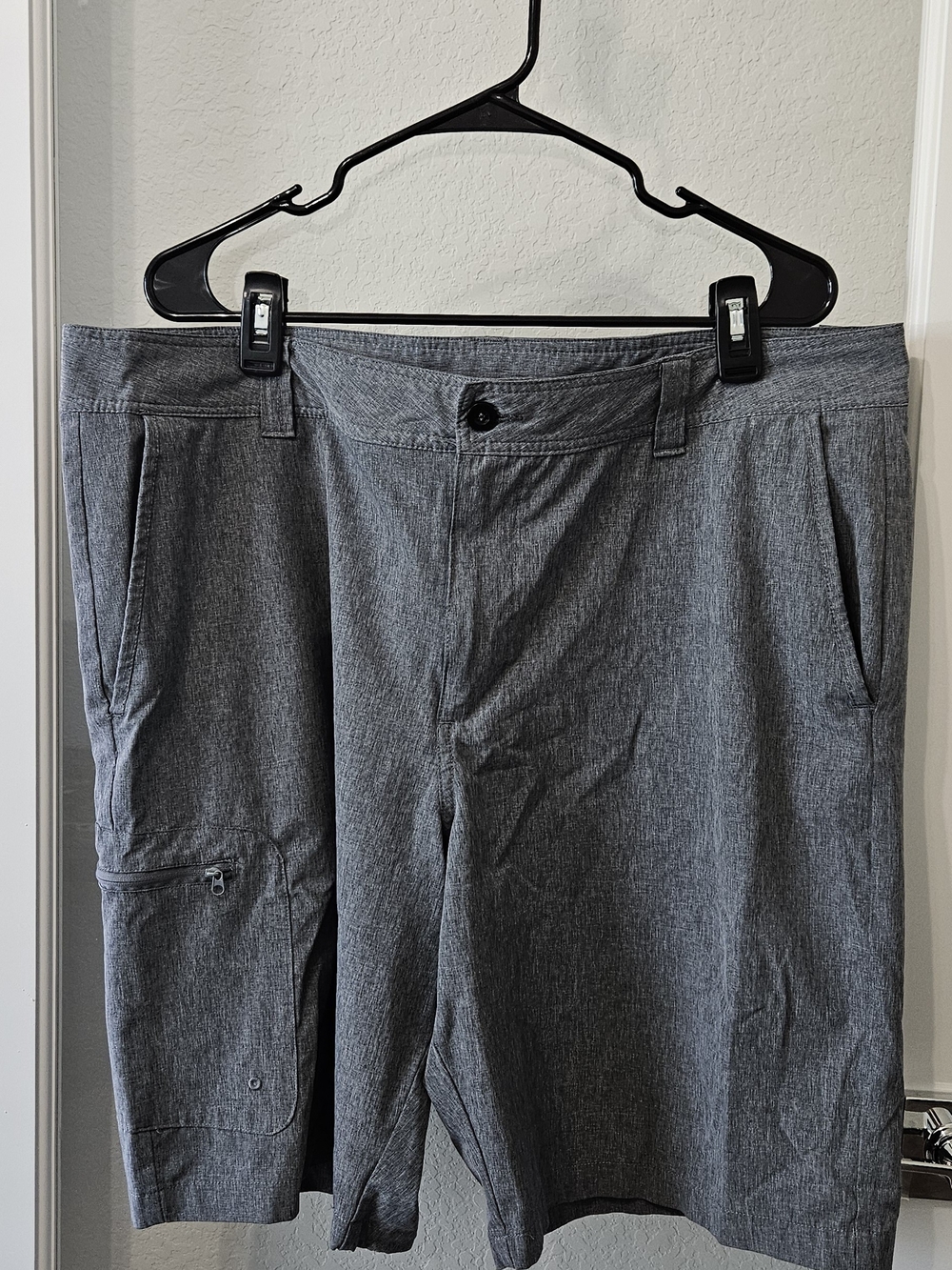 Magellan Outdoors Men's Gray Cargo Shorts